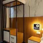 Aglon Twin's Hotel Vlore
