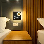 Aglon Twin's 3* Vlore